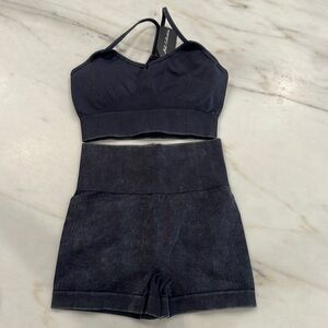 Black Seamless Sports Bra & High-Waist Shorts Set - Brand Unspecified